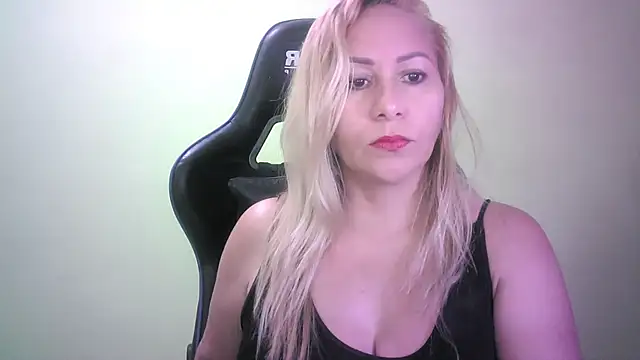 mariana0x online show from November 20, 1:55 pm