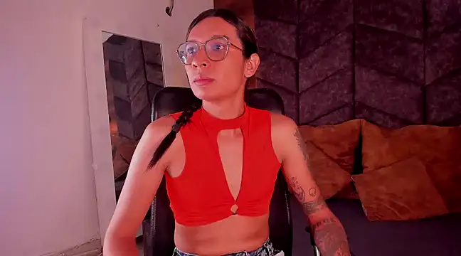 Snapshot of LauraaGomezz__ chatting on February 12, 1:30 am LauraaGomezz online show from February 12, 1:30 am