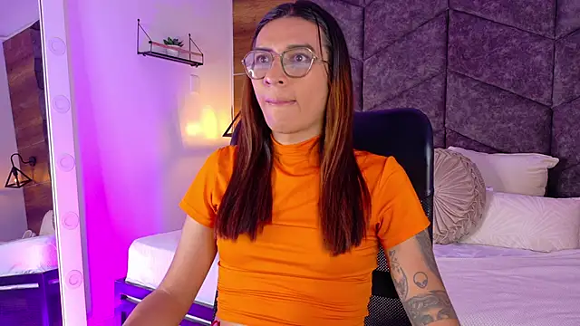 Snapshot of LauraaGomezz__ chatting on September 23, 7:28 pm LauraaGomezz online show from September 23, 7:28 pm