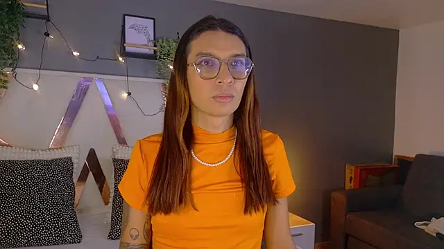 Snapshot of LauraaGomezz__ chatting on October 13, 7:36 pm LauraaGomezz online show from October 13, 7:36 pm