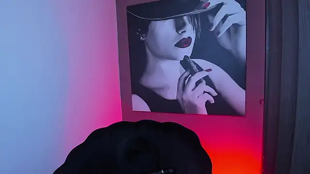 Snapshot of QueenOfHaze chatting on November 21, 3:22 pm QueenOfHaze online show from November 21, 3:22 pm