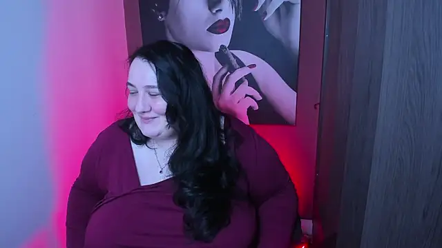 Snapshot of QueenOfHaze chatting on December 15, 8:29 am QueenOfHaze online show from December 15, 8:29 am