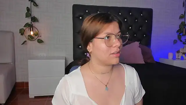 Hannah Jonhson online show from January 25, 1:08 pm