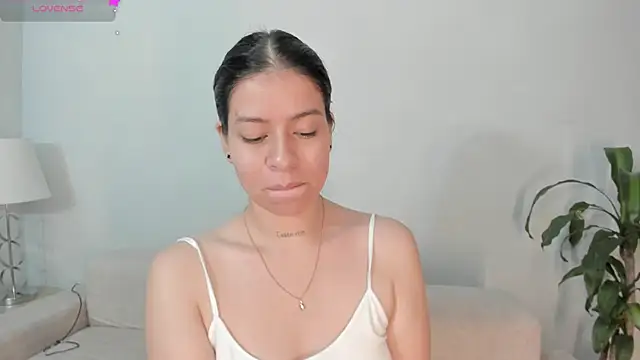 Hannah Jonhson online show from June 3, 3:39 pm