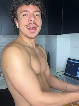 Snapshot of ttylloserxxx chatting on February 10, 5:14 am ttylloserxxx online show from February 10, 5:14 am