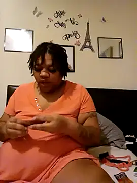 Snapshot of Big_BodyDee chatting on February 4, 2:17 am Big BodyDee online show from February 4, 2:17 am