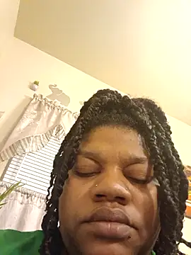 Snapshot of Big_BodyDee chatting on November 17, 1:55 am Big BodyDee online show from November 17, 1:55 am