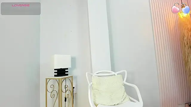 Snapshot of alana_rossetti chatting on May 13, 3:15 am alana rossetti online show from May 13, 3:15 am