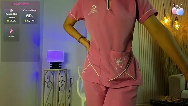 Snapshot of alana_rossetti chatting on May 21, 3:02 am alana rossetti online show from May 21, 3:02 am