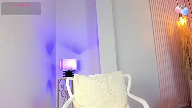 Snapshot of alana_rossetti chatting on June 4, 12:11 pm alana rossetti online show from June 4, 12:11 pm