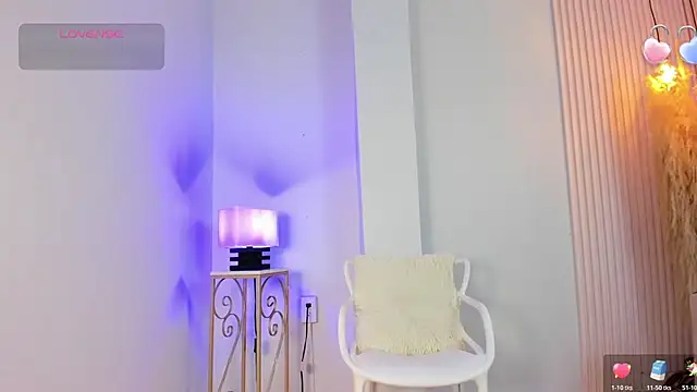 Snapshot of alana_rossetti chatting on July 2, 12:11 pm alana rossetti online show from July 2, 12:11 pm