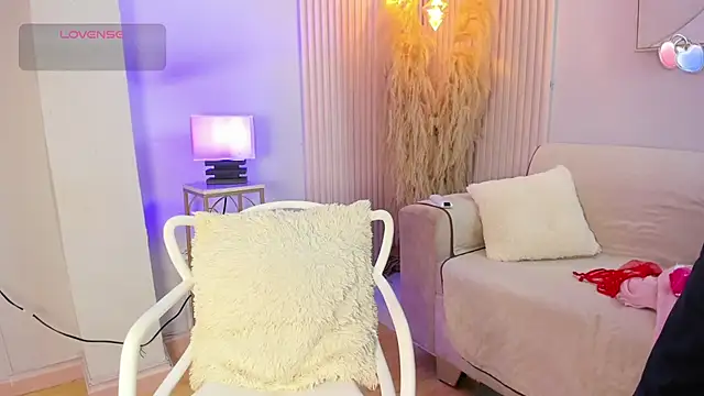 Snapshot of alana_rossetti chatting on July 8, 12:09 pm alana rossetti online show from July 8, 12:09 pm