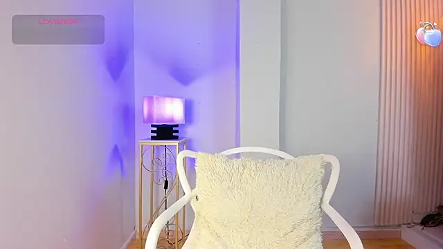 Snapshot of alana_rossetti chatting on July 15, 7:08 pm alana rossetti online show from July 15, 7:08 pm