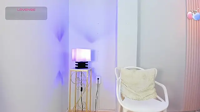 Snapshot of alana_rossetti chatting on July 16, 12:11 pm alana rossetti online show from July 16, 12:11 pm