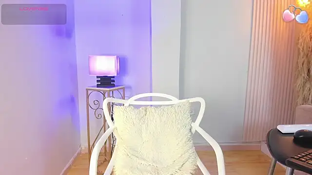 Snapshot of alana_rossetti chatting on July 22, 12:19 pm alana rossetti online show from July 22, 12:19 pm