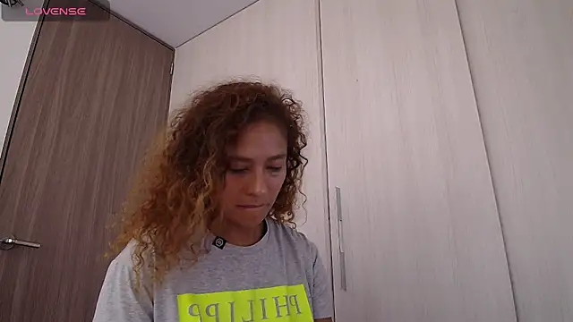 Zoedaniels online show from January 30, 2:47 pm