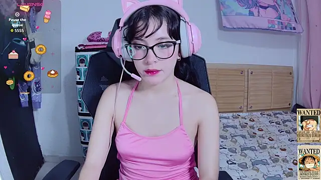 Yuna pinkk online show from October 18, 4:04 am