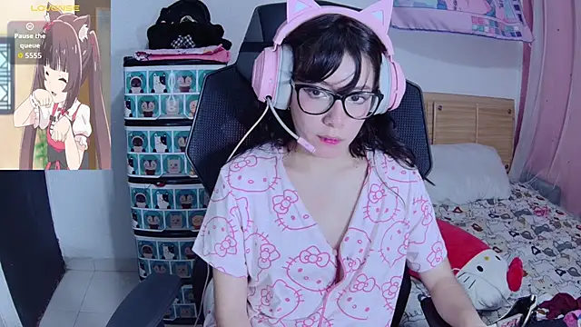 Yuna pinkk online show from October 22, 4:02 am