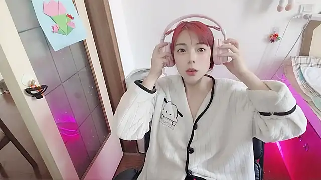Snapshot of Song_99 chatting on May 5, 4:31 am Song 99 online show from May 5, 4:31 am