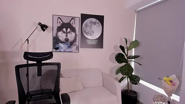 LairaScott online show from November 29, 9:40 pm