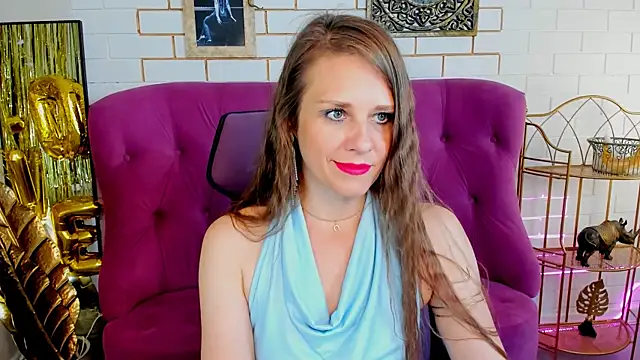 Snapshot of EmiliaBedy chatting on May 14, 9:16 am EmiliaBedy online show from May 14, 9:16 am