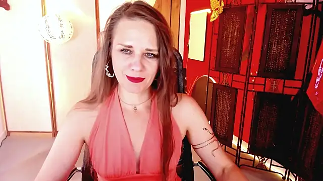 Snapshot of EmiliaBedy chatting on June 16, 9:23 am EmiliaBedy online show from June 16, 9:23 am