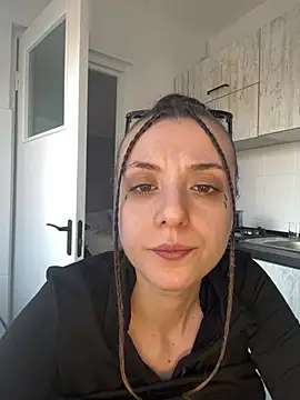 bunnythetailor online show from January 30, 2:47 pm