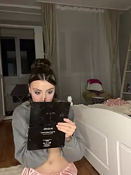 bunnythetailor online show from February 5, 4:25 pm