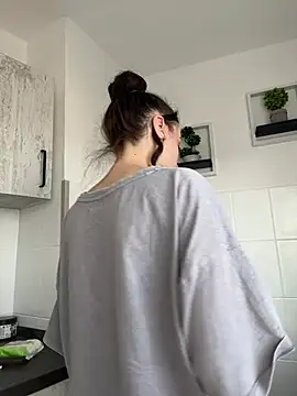 bunnythetailor online show from February 6, 7:24 am