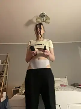 bunnythetailor online show from February 18, 2:38 am