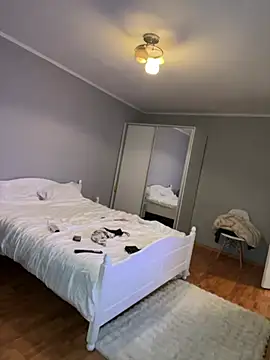 bunnythetailor online show from February 28, 7:03 pm