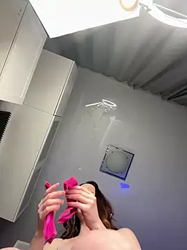 Snapshot of BeautyCutie1 chatting on February 19, 6:11 am BeautyCutie1 online show from February 19, 6:11 am