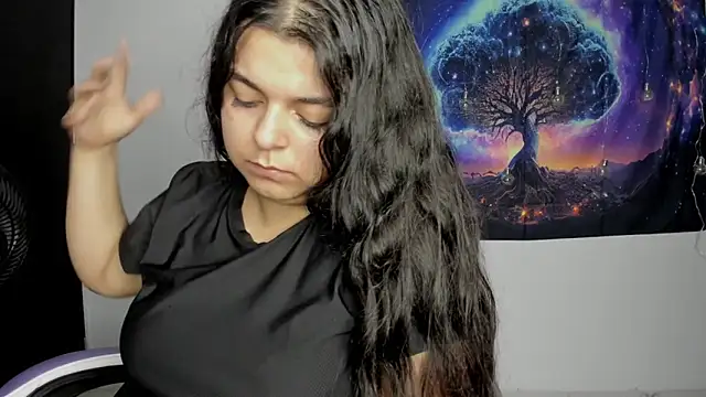 Snapshot of Little_Shaara chatting on February 14, 1:13 am Little Shaara online show from February 14, 1:13 am