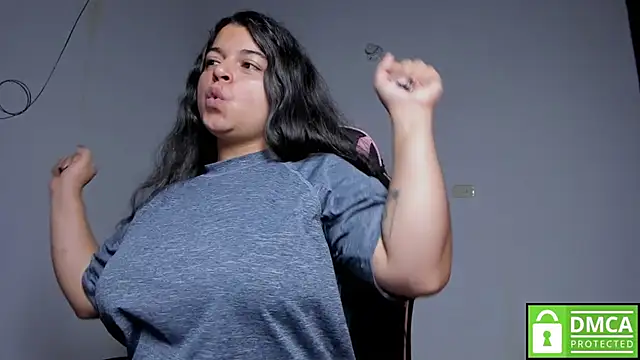 Snapshot of Little_Shaara chatting on October 10, 8:57 am Little Shaara online show from October 10, 8:57 am