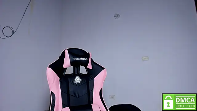 Snapshot of Little_Shaara chatting on October 18, 10:10 pm Little Shaara online show from October 18, 10:10 pm