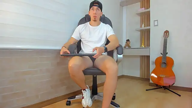 Tombarden online show from December 15, 7:07 pm