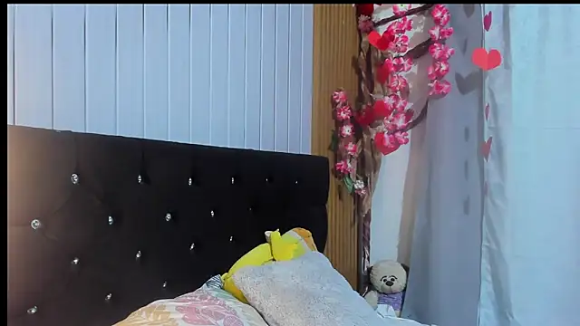 Snapshot of vicky__skinny_1 chatting on February 25, 11:52 am vicky  skinny 1 online show from February 25, 11:52 am