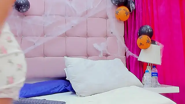 CanelaDevil  online show from October 29, 7:04 pm