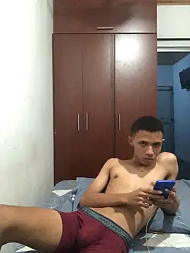 Alvarozzxv online show from January 27, 6:09 am