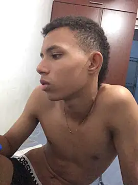 Alvarozzxv online show from January 28, 8:04 am