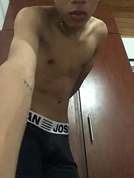 Alvarozzxv online show from February 7, 4:27 am