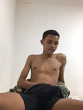 Alvarozzxv online show from February 24, 2:51 am