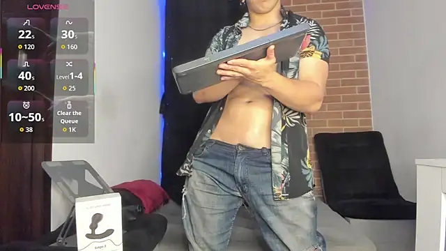 Snapshot of DavidX_X21_Strip chatting on February 20, 8:16 am DavidX X21 Strip online show from February 20, 8:16 am