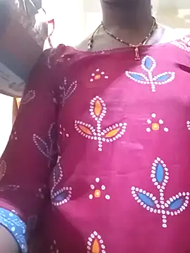 Snapshot of TeluguammayiMahi chatting on February 14, 12:41 am TeluguammayiMahi online show from February 14, 12:41 am