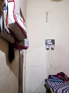 Snapshot of TeluguammayiMahi chatting on February 25, 12:47 am TeluguammayiMahi online show from February 25, 12:47 am