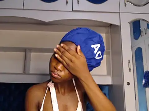 YoungDiva69 online show from March 19, 12:15 am