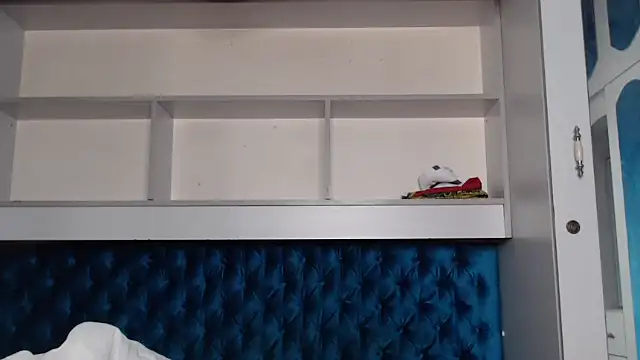 YoungDiva69 online show from November 3, 7:09 am