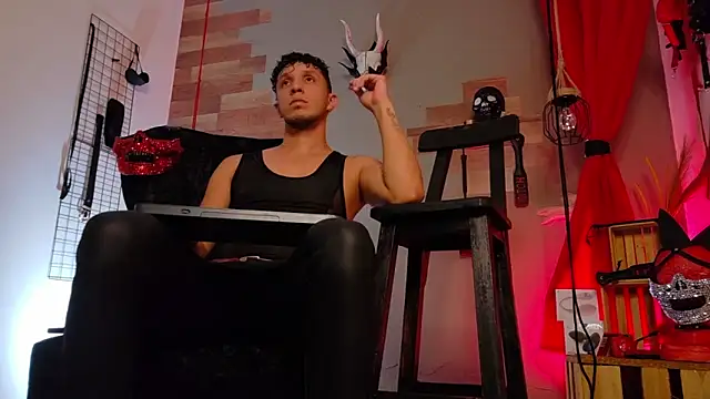 Snapshot of AngeloColleen chatting on November 8, 5:01 pm AngeloColleen online show from November 8, 5:01 pm