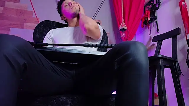 Snapshot of AngeloColleen chatting on November 23, 5:35 pm AngeloColleen online show from November 23, 5:35 pm