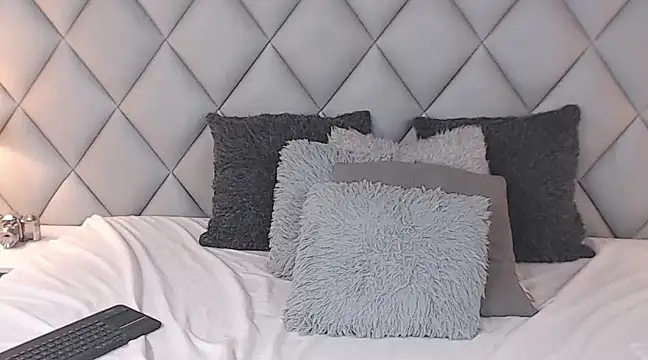 Snapshot of LalyCastro chatting on February 5, 11:06 pm LalyCastro online show from February 5, 11:06 pm